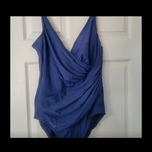 GORGEOUS Miraclesuit blue size 14 IN EUC